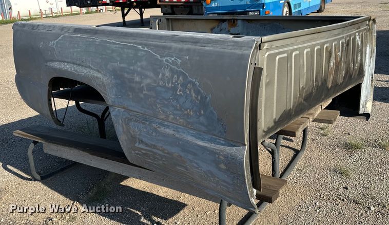 image for item MV9041 2001 Chevrolet Silverado 2500HD LT Crew Cab pickup truck