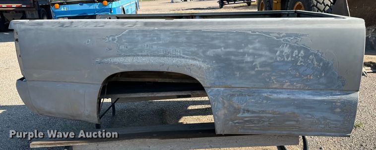 image for item MV9041 2001 Chevrolet Silverado 2500HD LT Crew Cab pickup truck