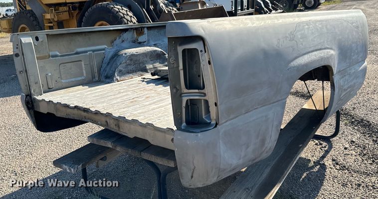 image for item MV9041 2001 Chevrolet Silverado 2500HD LT Crew Cab pickup truck