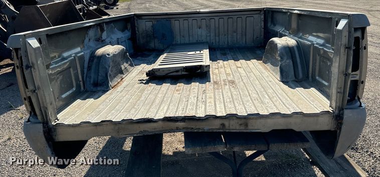 image for item MV9041 2001 Chevrolet Silverado 2500HD LT Crew Cab pickup truck