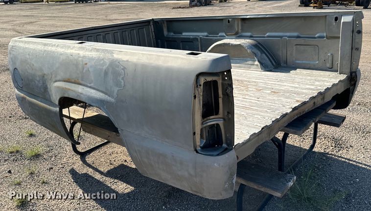 image for item MV9041 2001 Chevrolet Silverado 2500HD LT Crew Cab pickup truck