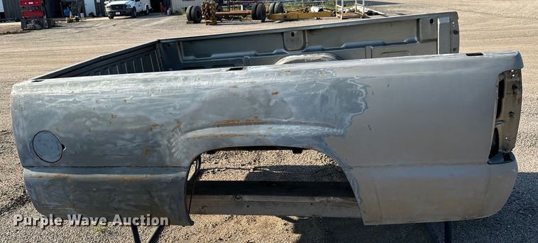 image for item MV9041 2001 Chevrolet Silverado 2500HD LT Crew Cab pickup truck