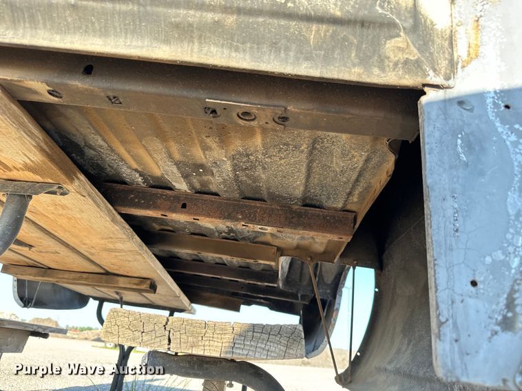 image for item MV9041 2001 Chevrolet Silverado 2500HD LT Crew Cab pickup truck