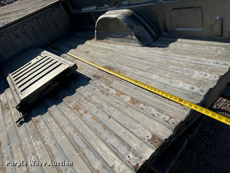 image for item MV9041 2001 Chevrolet Silverado 2500HD LT Crew Cab pickup truck