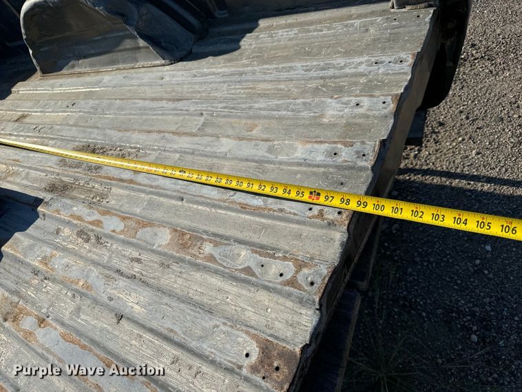 image for item MV9041 2001 Chevrolet Silverado 2500HD LT Crew Cab pickup truck