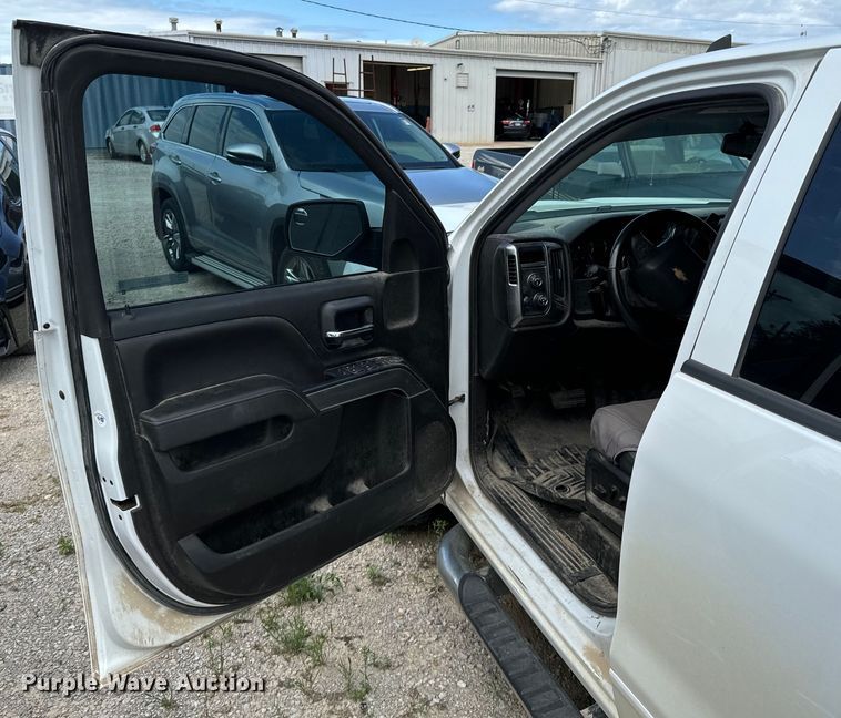 image for item ND9335 2018 Chevrolet Silverado 1500 Double Cab pickup truck