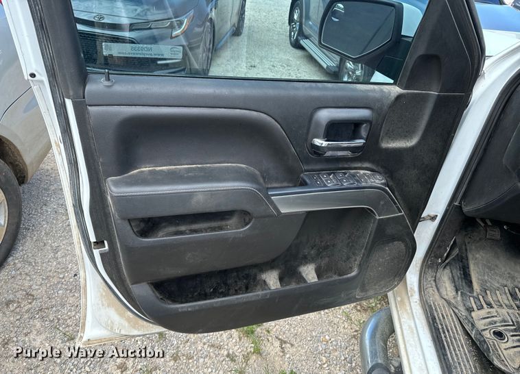 image for item ND9335 2018 Chevrolet Silverado 1500 Double Cab pickup truck