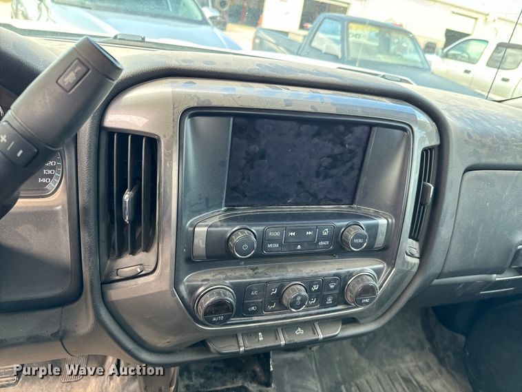 image for item ND9335 2018 Chevrolet Silverado 1500 Double Cab pickup truck