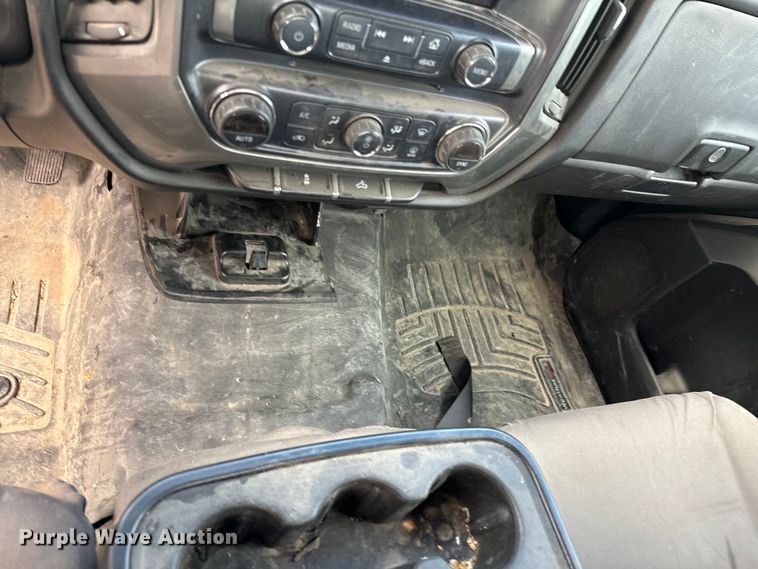 image for item ND9335 2018 Chevrolet Silverado 1500 Double Cab pickup truck