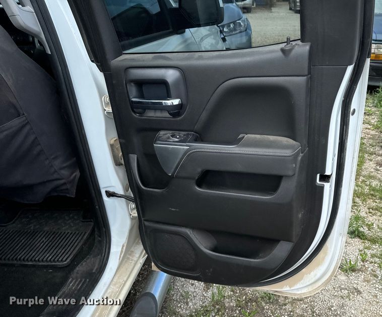 image for item ND9335 2018 Chevrolet Silverado 1500 Double Cab pickup truck