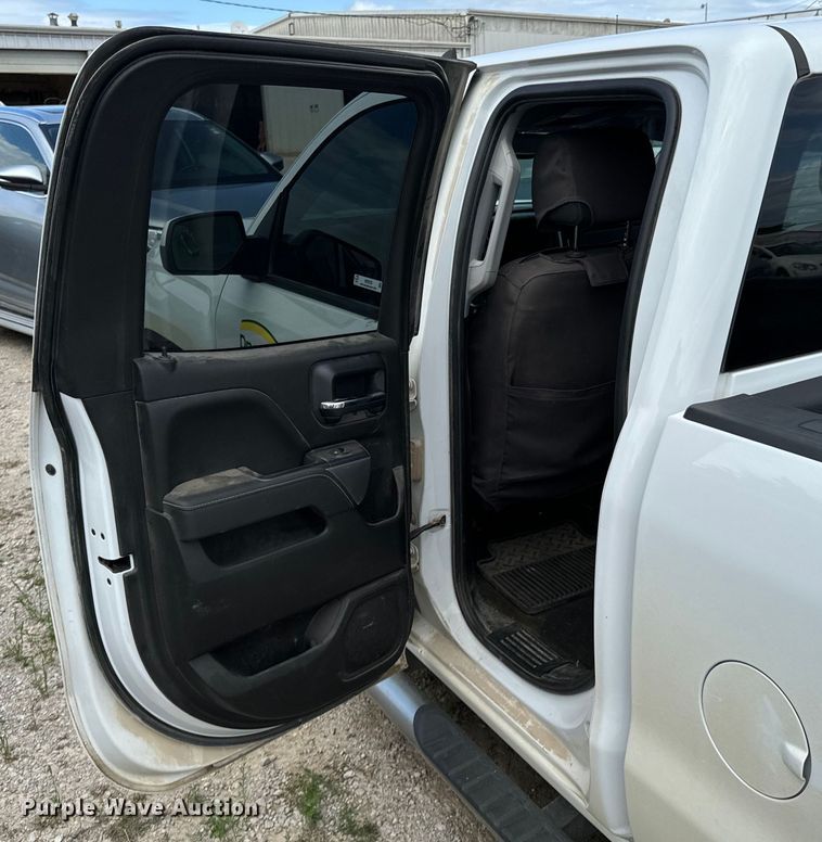 image for item ND9335 2018 Chevrolet Silverado 1500 Double Cab pickup truck