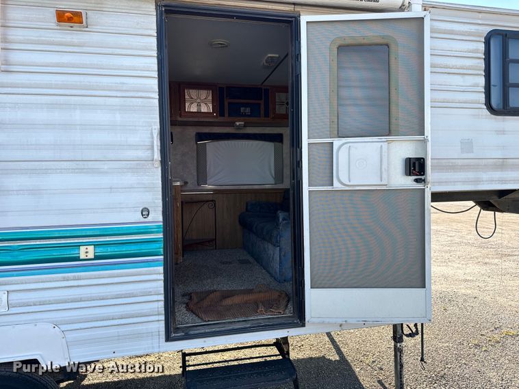 image for item NH9126 1996 Conquest  Gulf Stream camper