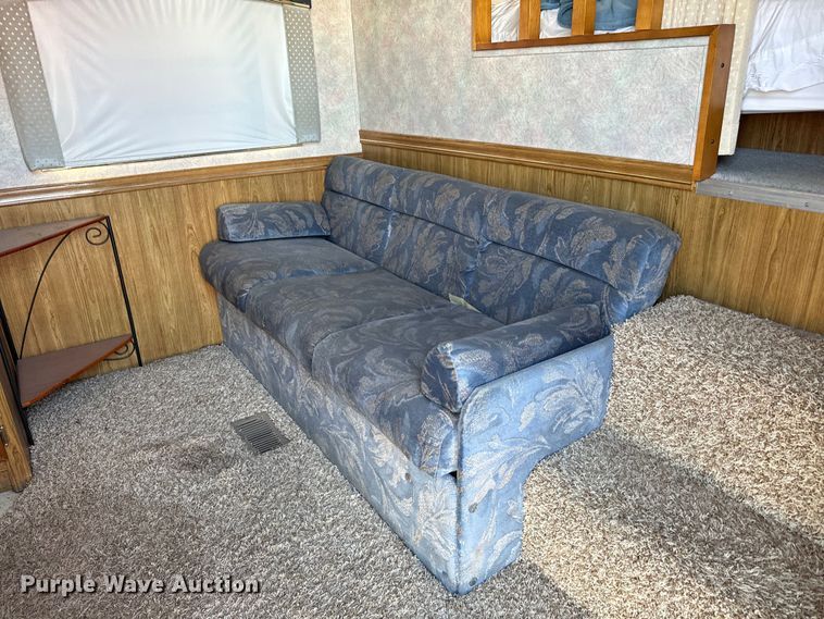 image for item NH9126 1996 Conquest  Gulf Stream camper