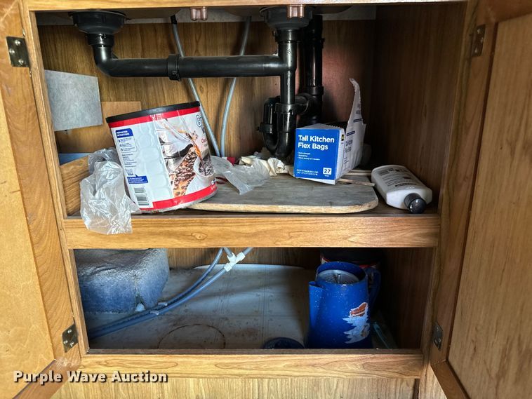 image for item NH9126 1996 Conquest  Gulf Stream camper