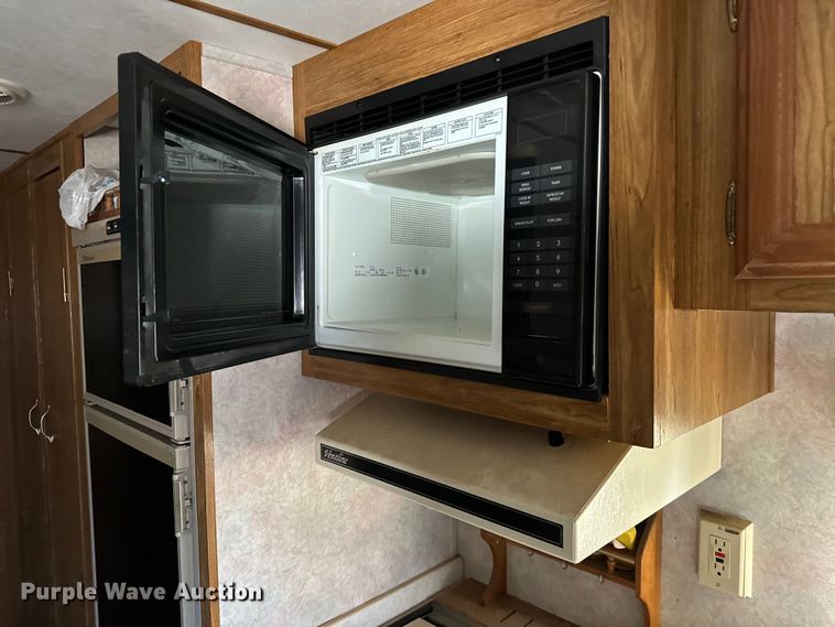 image for item NH9126 1996 Conquest  Gulf Stream camper