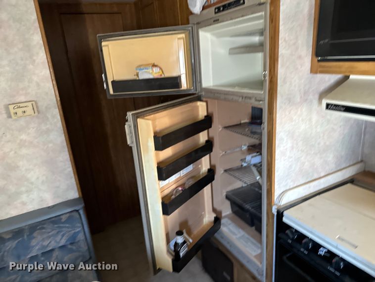 image for item NH9126 1996 Conquest  Gulf Stream camper