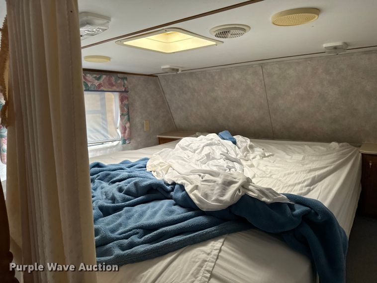 image for item NH9126 1996 Conquest  Gulf Stream camper