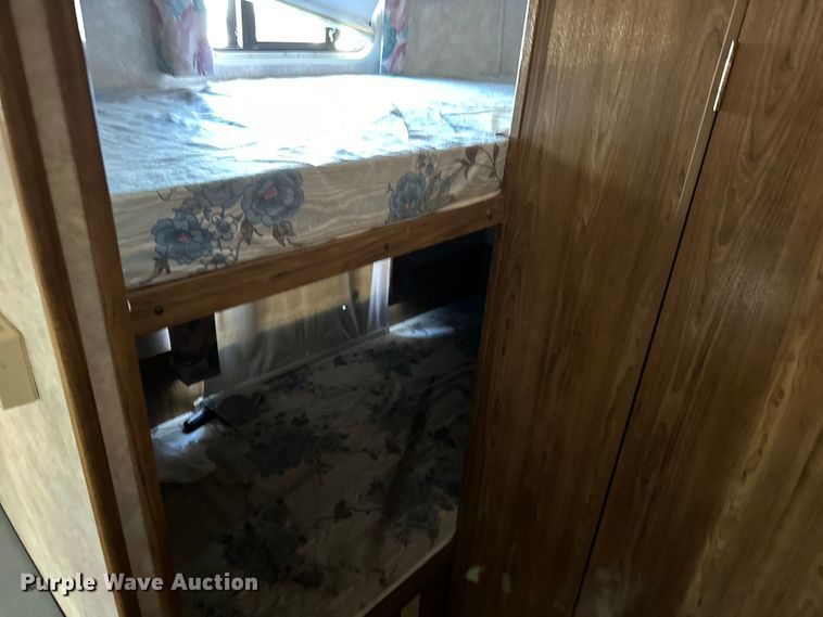 image for item NH9126 1996 Conquest  Gulf Stream camper