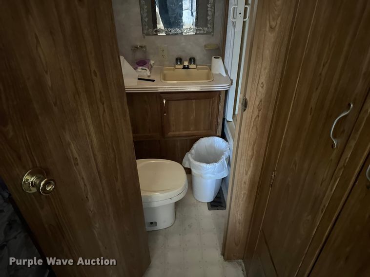 image for item NH9126 1996 Conquest  Gulf Stream camper