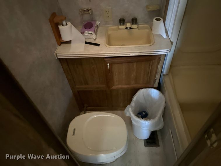 image for item NH9126 1996 Conquest  Gulf Stream camper