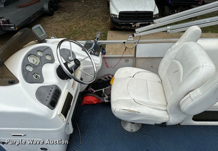 image for item NQ9553 2009 Manitou Osprey pontoon boat