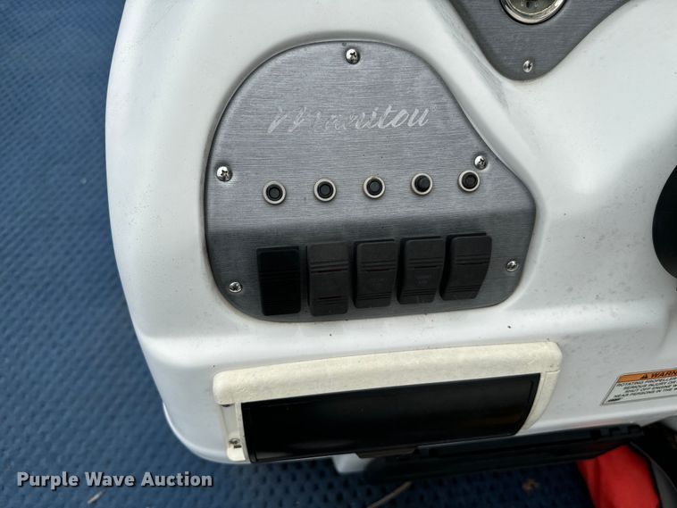 image for item NQ9553 2009 Manitou Osprey pontoon boat