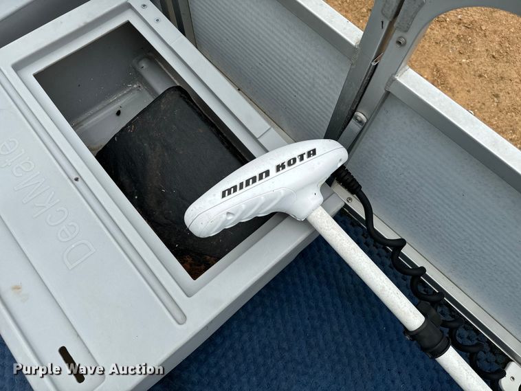 image for item NQ9553 2009 Manitou Osprey pontoon boat