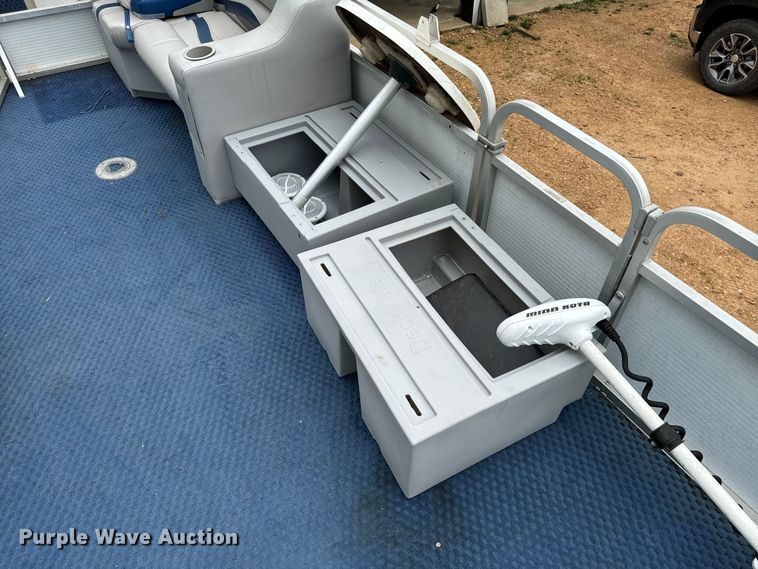 image for item NQ9553 2009 Manitou Osprey pontoon boat