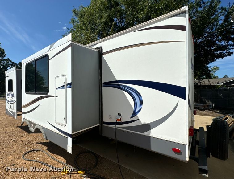 image for item NQ9731 2014 Heartland North Trail 26BRSS  camper