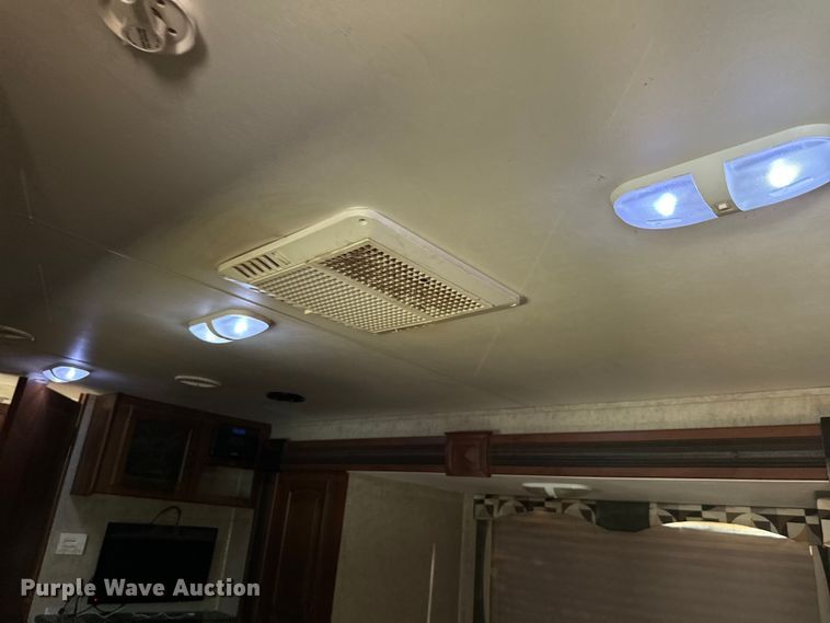 image for item NQ9731 2014 Heartland North Trail 26BRSS  camper