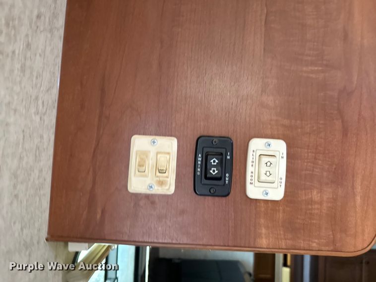 image for item NQ9731 2014 Heartland North Trail 26BRSS  camper