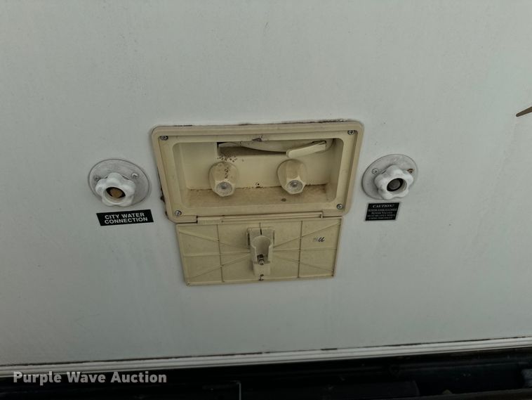 image for item NQ9731 2014 Heartland North Trail 26BRSS  camper