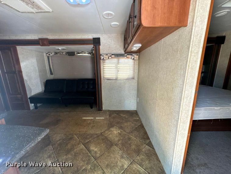 image for item NQ9731 2014 Heartland North Trail 26BRSS  camper