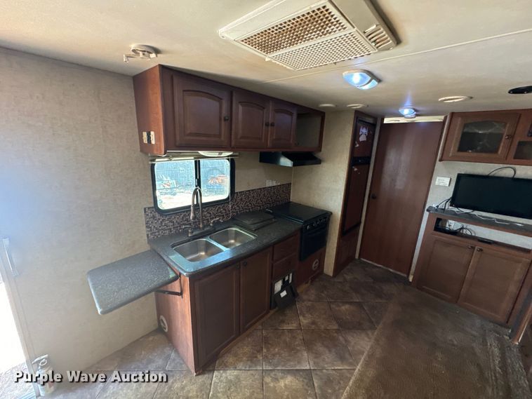 image for item NQ9731 2014 Heartland North Trail 26BRSS  camper
