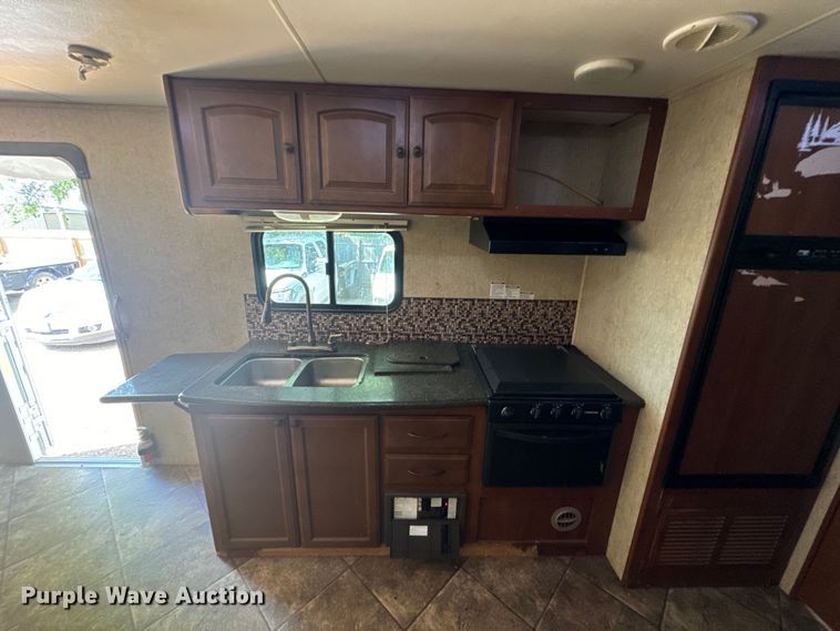 image for item NQ9731 2014 Heartland North Trail 26BRSS  camper