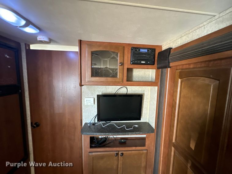 image for item NQ9731 2014 Heartland North Trail 26BRSS  camper