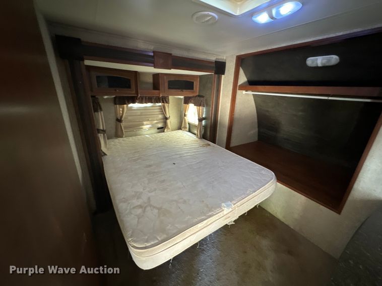 image for item NQ9731 2014 Heartland North Trail 26BRSS  camper