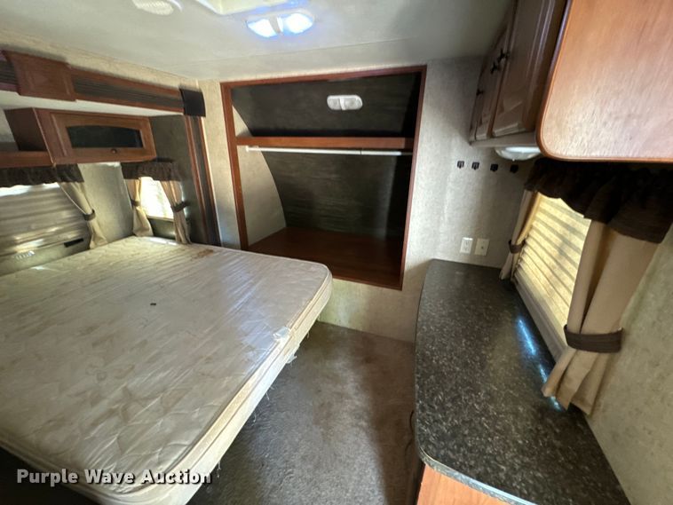 image for item NQ9731 2014 Heartland North Trail 26BRSS  camper