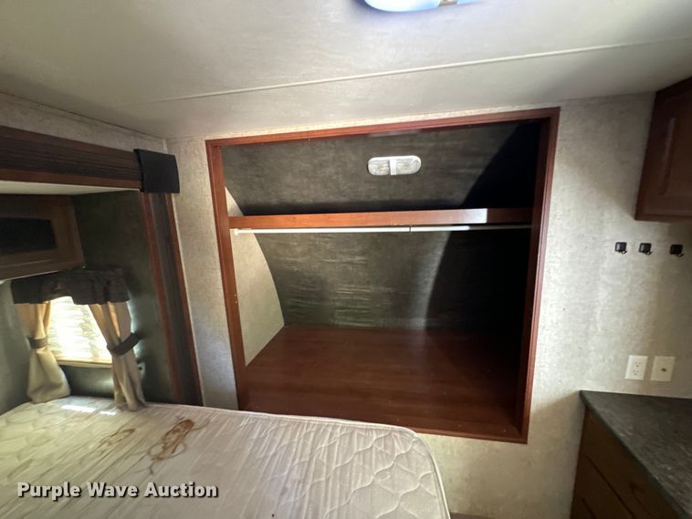 image for item NQ9731 2014 Heartland North Trail 26BRSS  camper