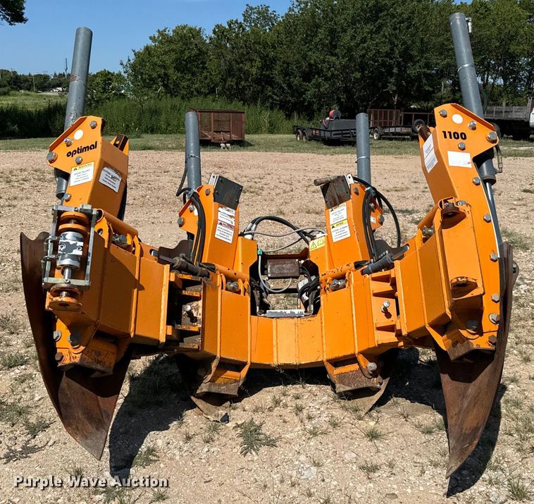 image for item NQ9742 Optimal 1100 skid steer tree spade