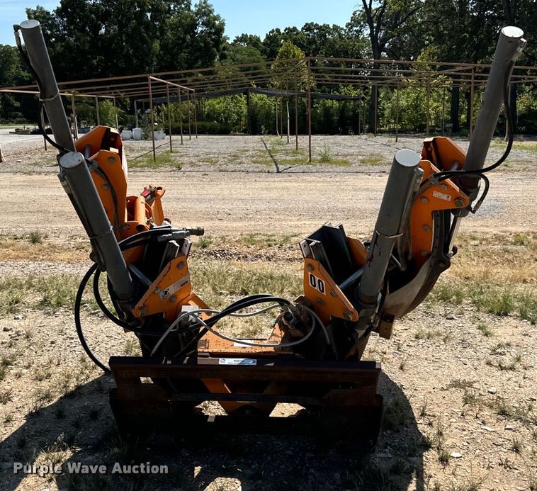 image for item NQ9742 Optimal 1100 skid steer tree spade