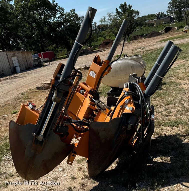 image for item NQ9742 Optimal 1100 skid steer tree spade