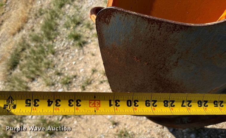 image for item NQ9742 Optimal 1100 skid steer tree spade