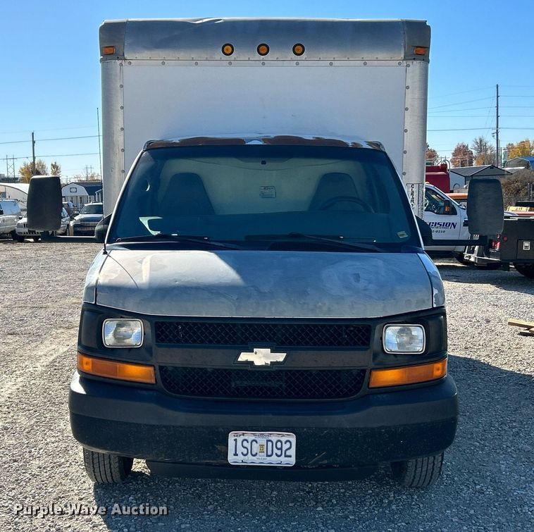 image for item NR9424 2007 Chevrolet Express 3500 box truck