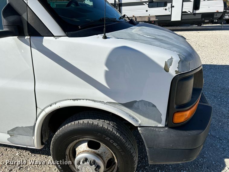 image for item NR9424 2007 Chevrolet Express 3500 box truck