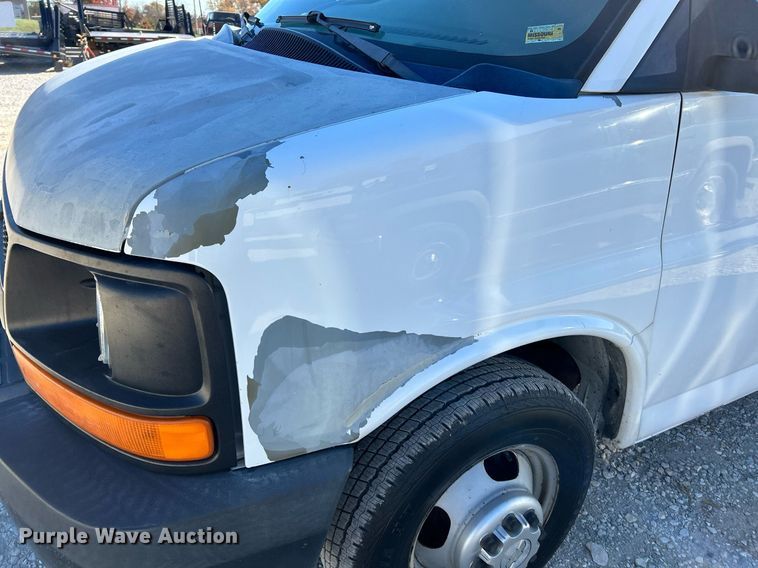 image for item NR9424 2007 Chevrolet Express 3500 box truck