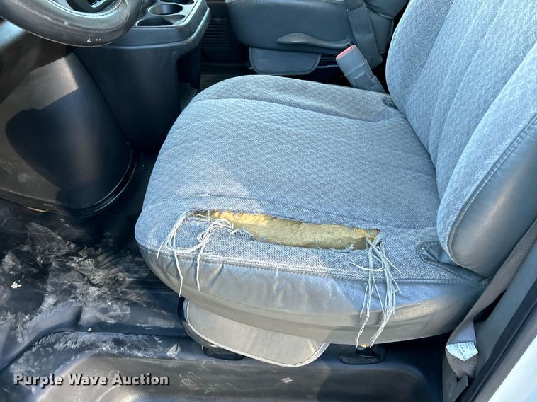 image for item NR9424 2007 Chevrolet Express 3500 box truck