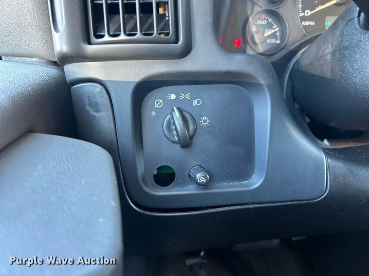 image for item NR9424 2007 Chevrolet Express 3500 box truck