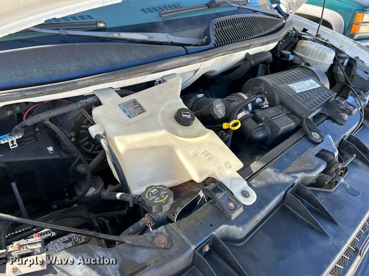 image for item NR9424 2007 Chevrolet Express 3500 box truck