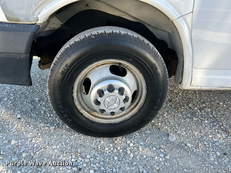 image for item NR9424 2007 Chevrolet Express 3500 box truck